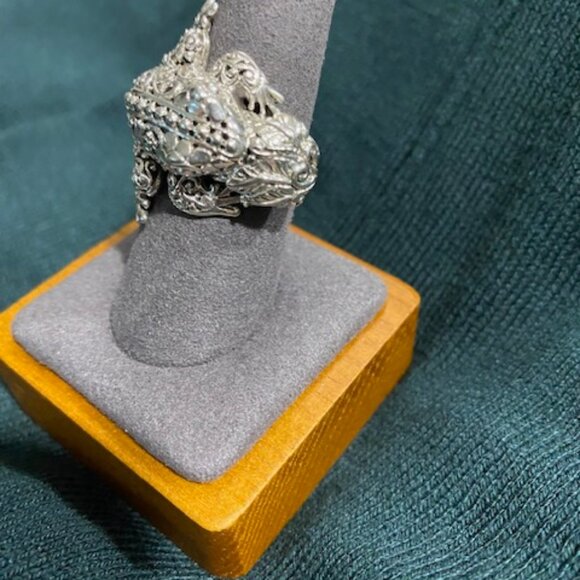 Sarda Leap of Faith Frog Ring - Picture 3 of 3